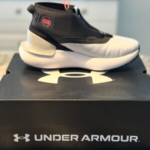 Under Armour  BNIB
UA HOVR Phantom 3 SE  warm (unisex)